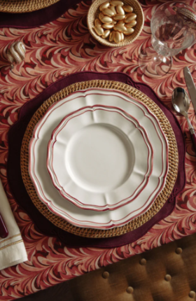 스켈롭 크로커리 플레이트 
    Zita Scalloped Crockery Plate
